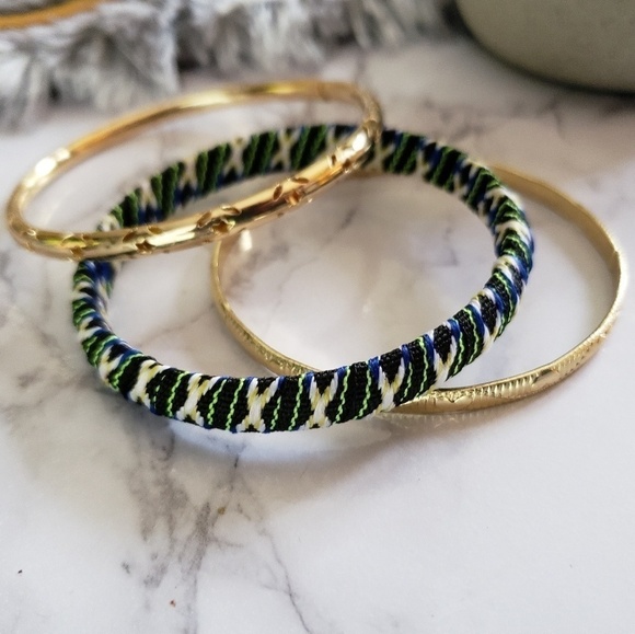Set of 3 bangle bracelets gold and green fabric boho casual stackable - Picture 1 of 5